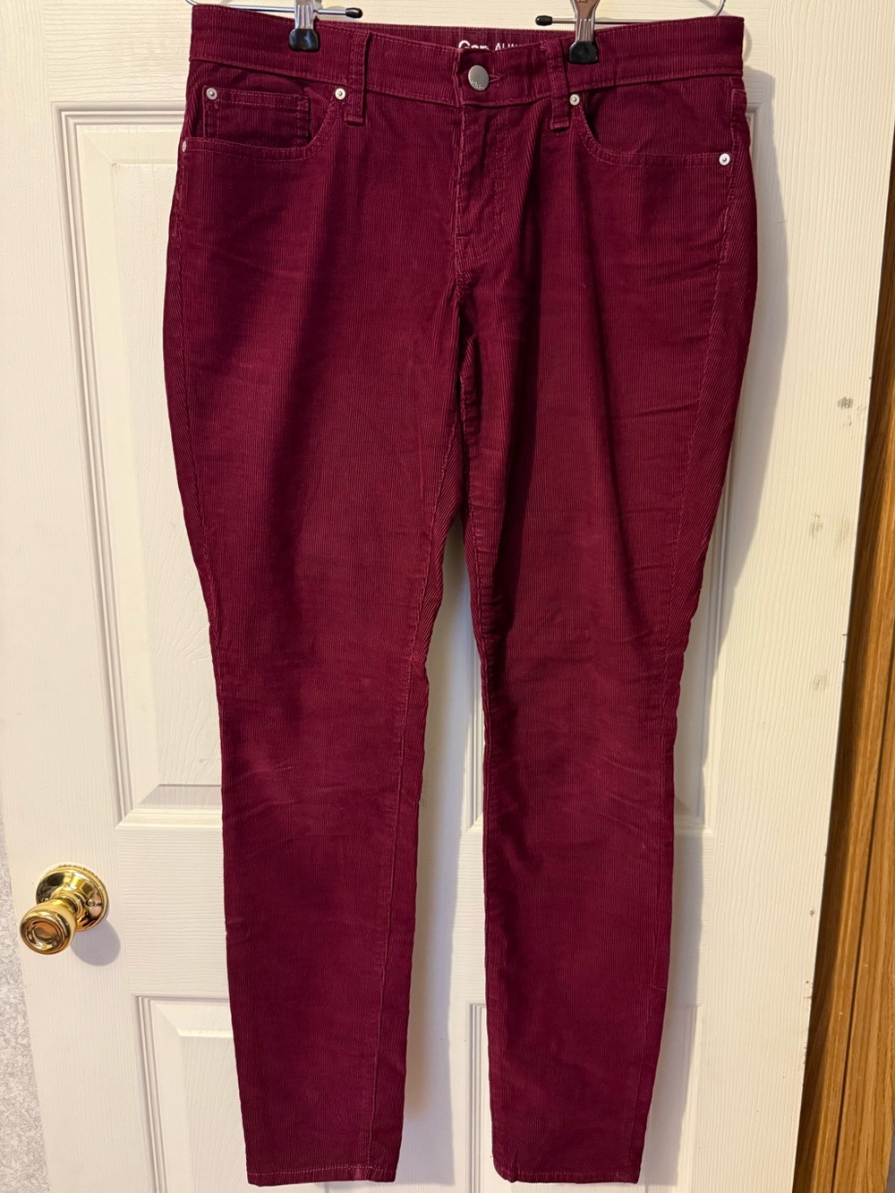 EUC GAP Women’s Burgundy Skinny Corduroys
